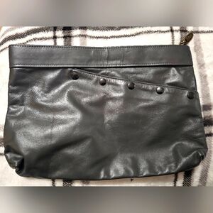 VTG Anton Clutch Leather Gray‎ zip and exterior pocket